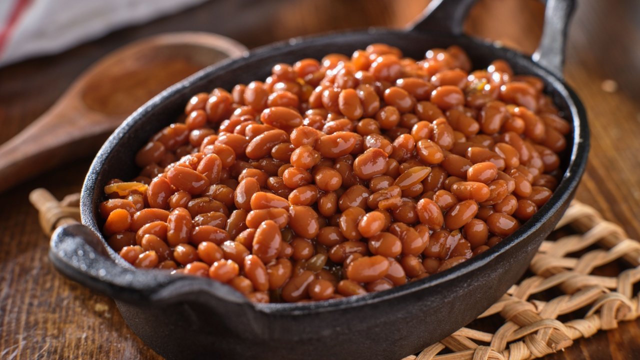 baked beans in cast iron skillet